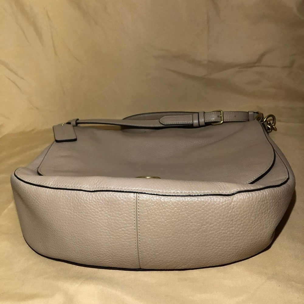 Coach Turnlock Leather Hobo Bag Black In Cream - Picture 2 of 11